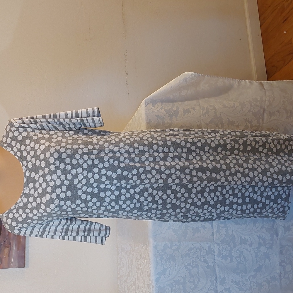 LulaRoe straight line, gray and white dress. Size XL. Pre-owned good condition.